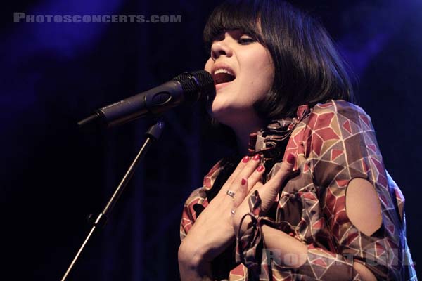 BAT FOR LASHES - 2012-10-04 - PARIS - La Fleche d'Or - 